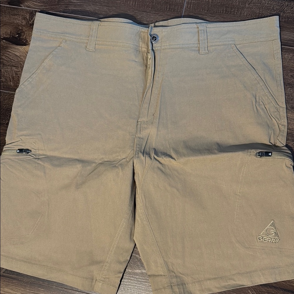 Gerry Weber Tan Cargo Shorts for Everyday Comfort